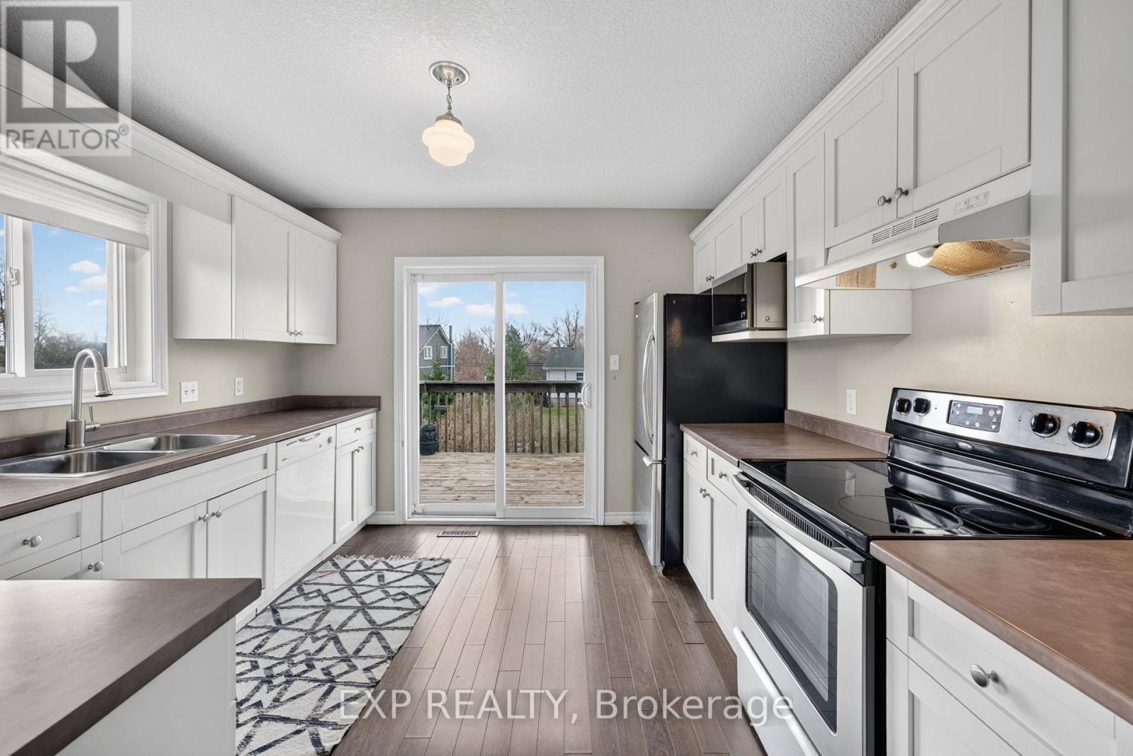 57 Lake Breeze Court, Prince Edward County, Ontario  K0K 3L0 - Photo 10 - X12999482