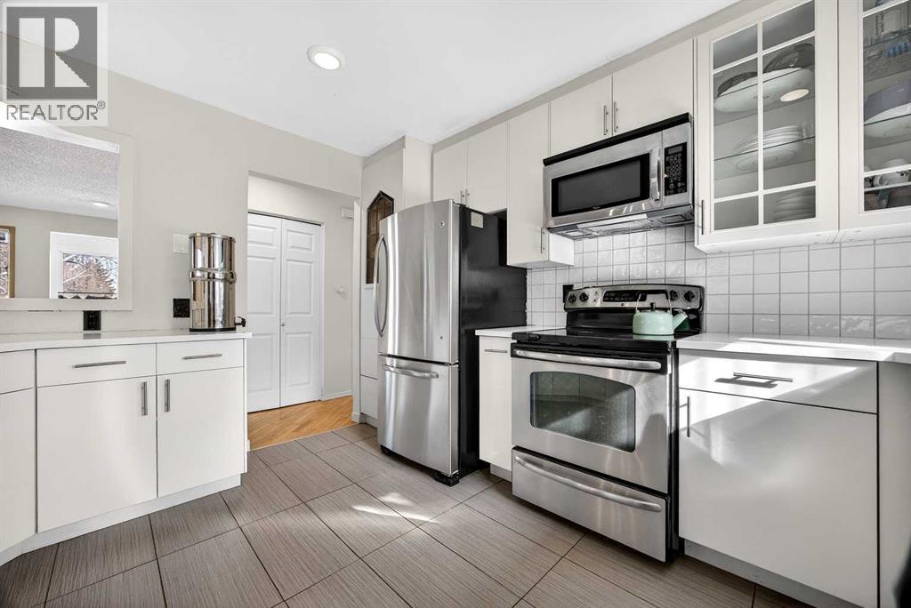 100 Strathcona Close Sw, Calgary, Alberta  T3H 1L3 - Photo 12 - A2294740