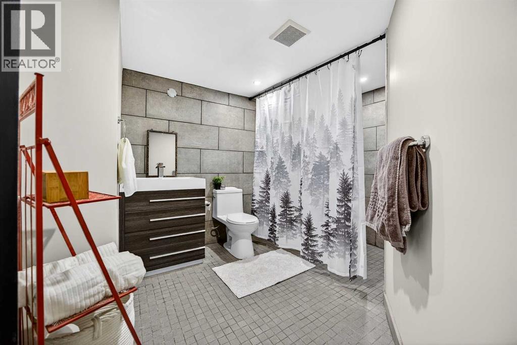100 Strathcona Close Sw, Calgary, Alberta  T3H 1L3 - Photo 33 - A2294740
