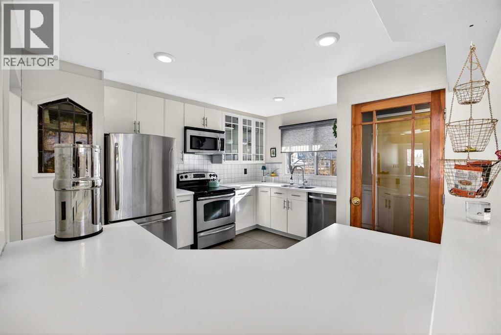 100 Strathcona Close Sw, Calgary, Alberta  T3H 1L3 - Photo 15 - A2294740