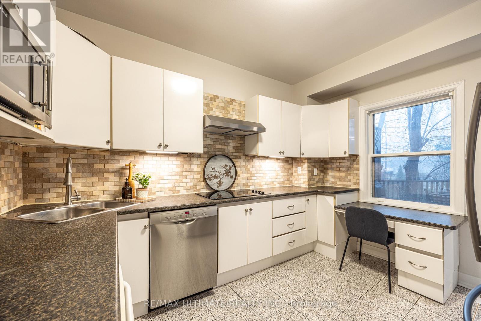 156 Glenvale Boulevard, Toronto, Ontario  M4G 2W3 - Photo 17 - C12997378