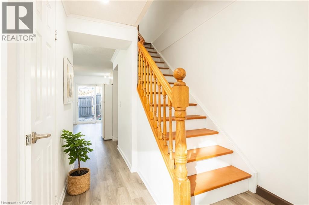 121 E University Avenue E Unit# 102, Waterloo, Ontario  N2J 4J1 - Photo 3 - 40820934