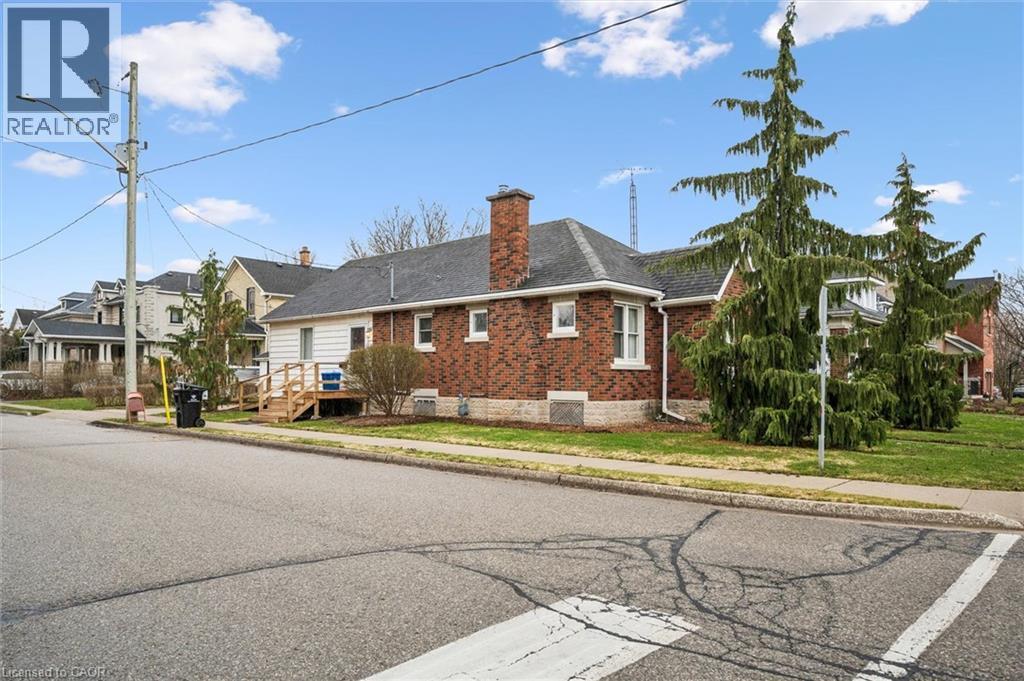 605 Waterloo Street S, Cambridge, Ontario  N3H 1P4 - Photo 4 - 40819179