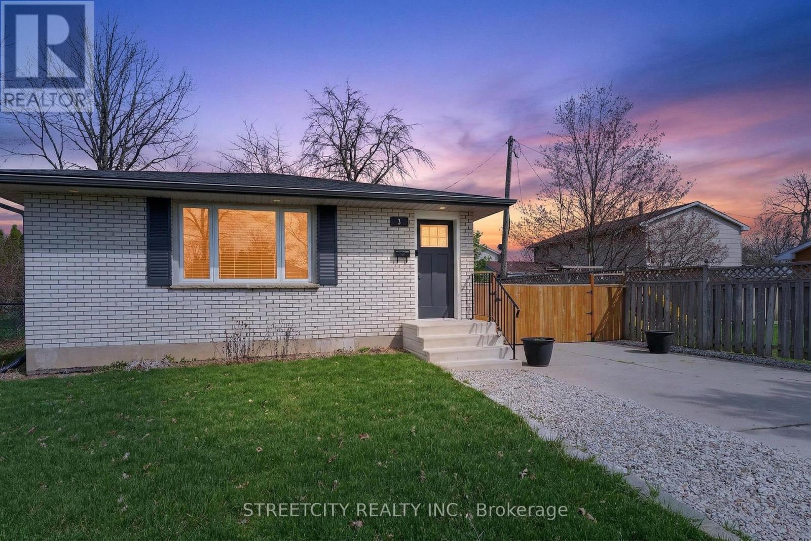 3 Brinkman Court, St. Thomas, Ontario  N5P 2G6 - Photo 3 - X12999584