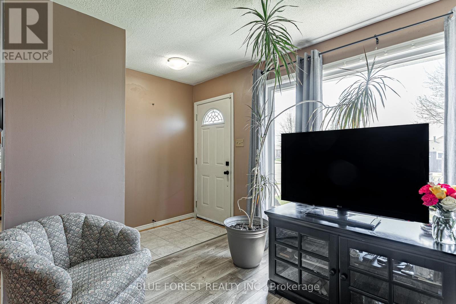 7 Raven Avenue, St. Thomas, Ontario  N5R 5K8 - Photo 2 - X12999592