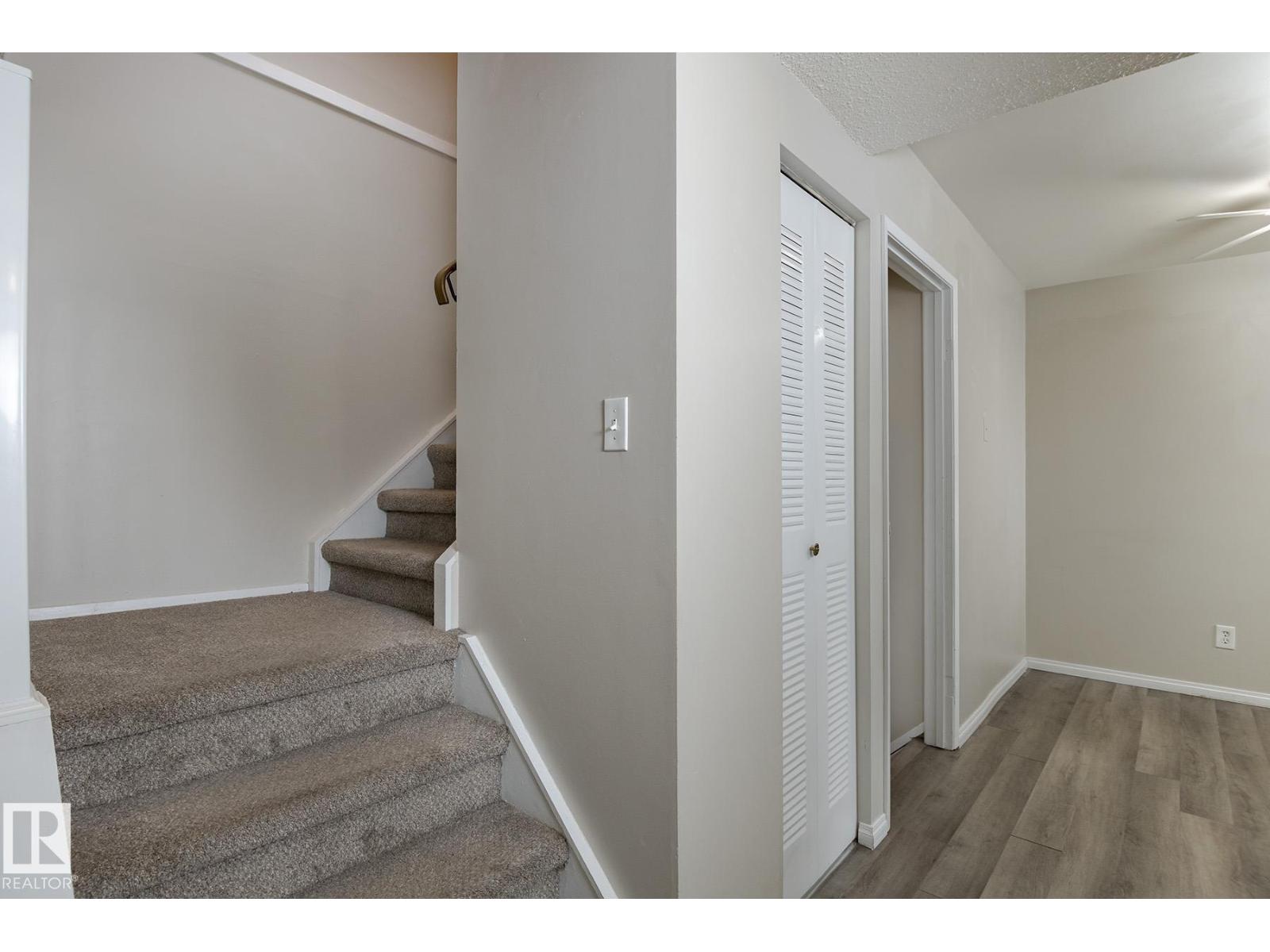 37 Woodvale Vg Nw, Edmonton, Alberta  T6L 1W4 - Photo 19 - E4482284