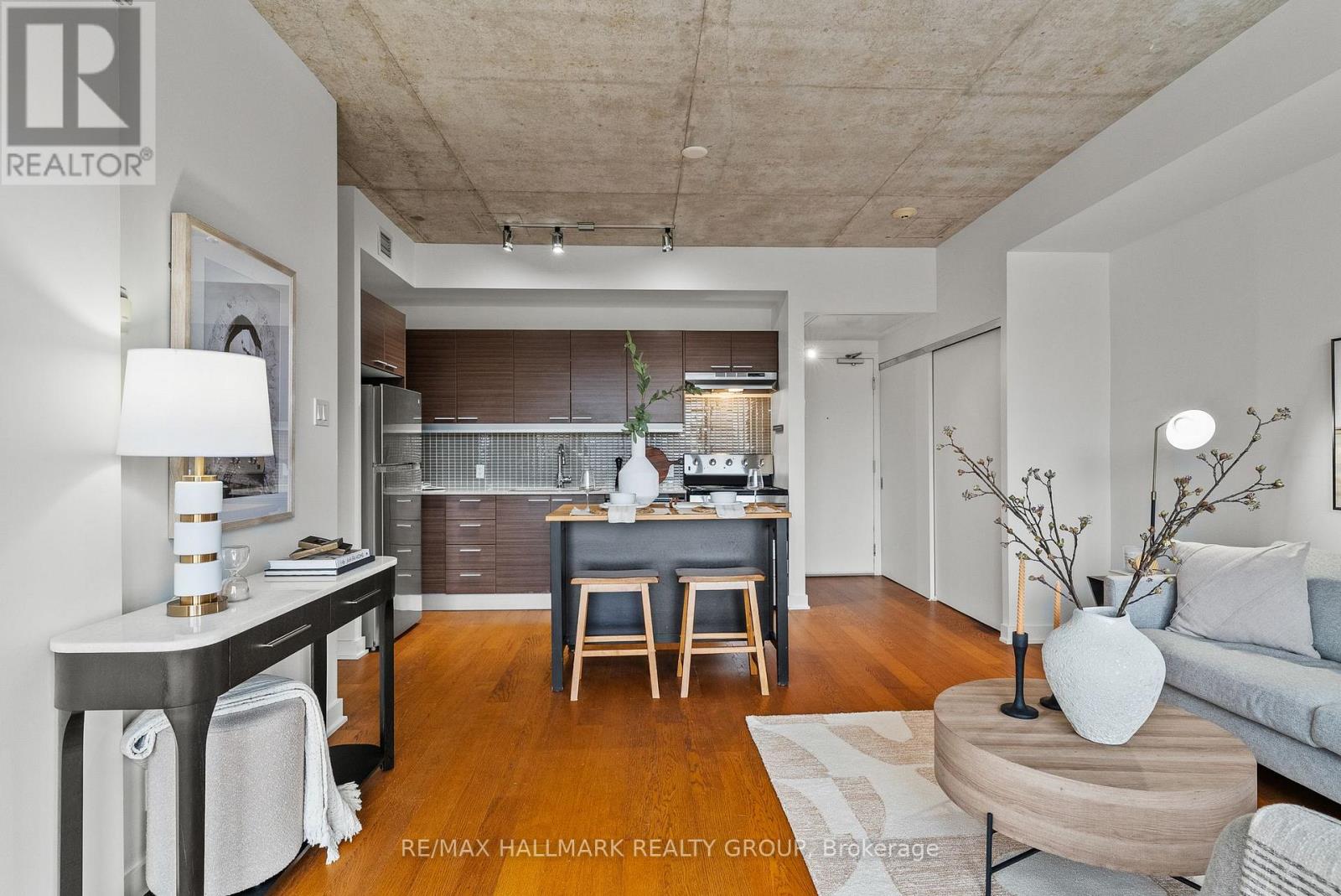 332 - 354 Gladstone Avenue, Ottawa, Ontario  K2P 0R4 - Photo 2 - X12999638