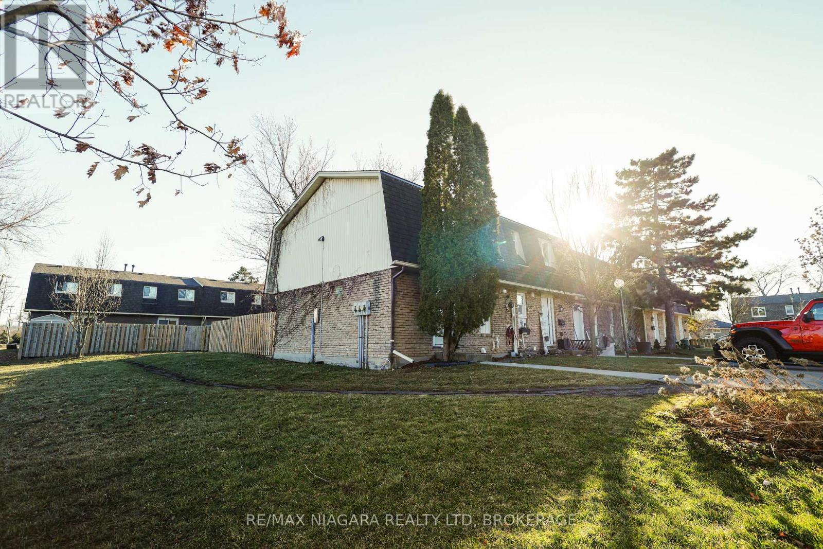 55 - 131 Rockwood Avenue, St. Catharines, Ontario  L2P 3K4 - Photo 2 - X12999492