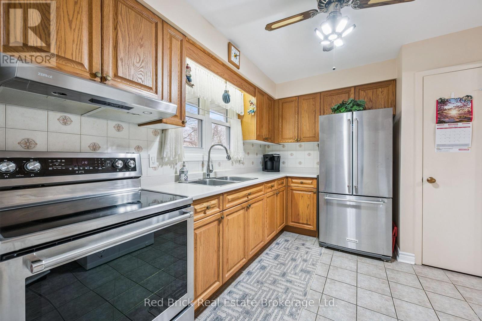 53 Shadeland Crescent, Kitchener, Ontario N2M 2J1 - Photo 7 - X12999614