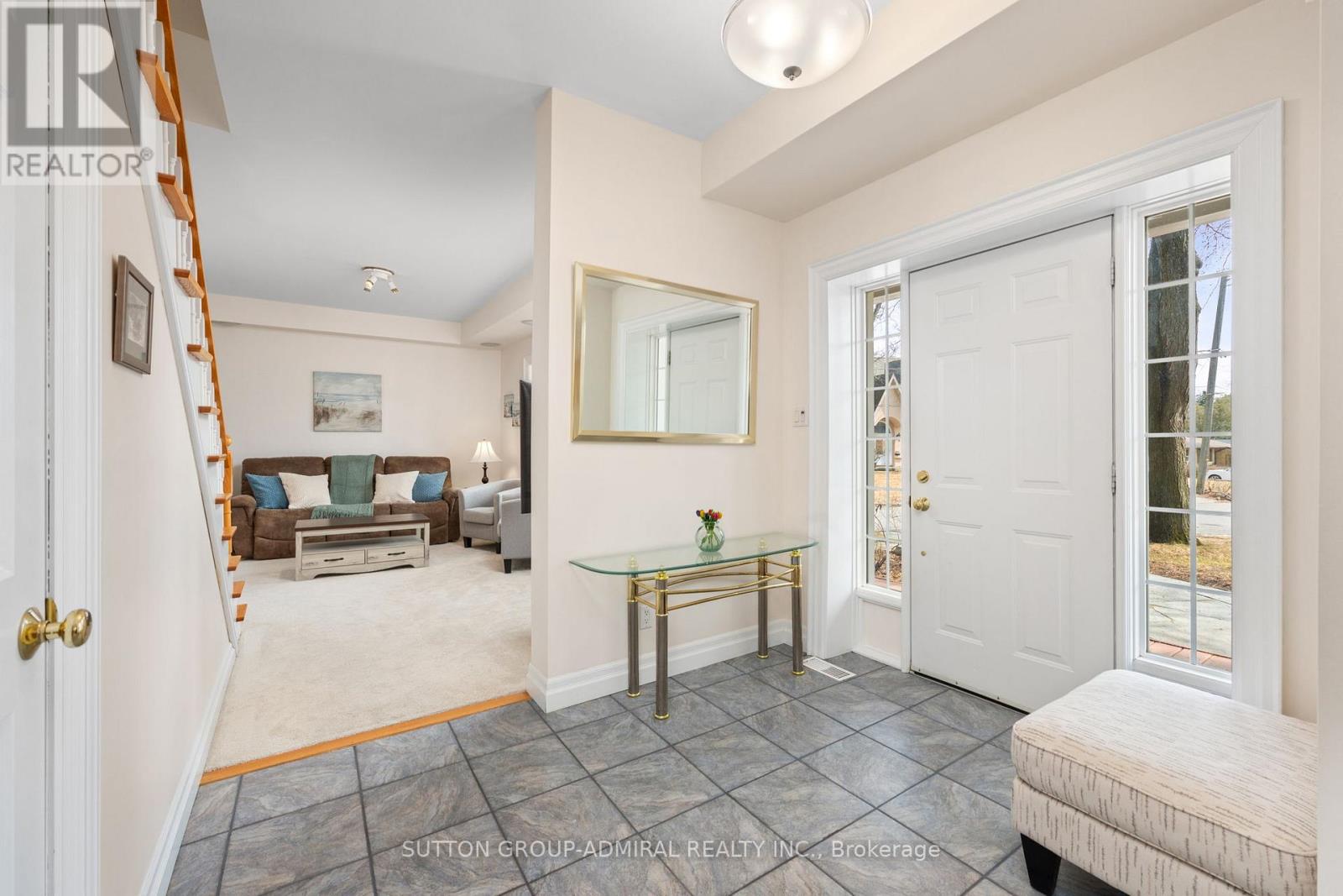 54 Starlight Crescent, Richmond Hill, Ontario  L4C 4X5 - Photo 10 - N12962792