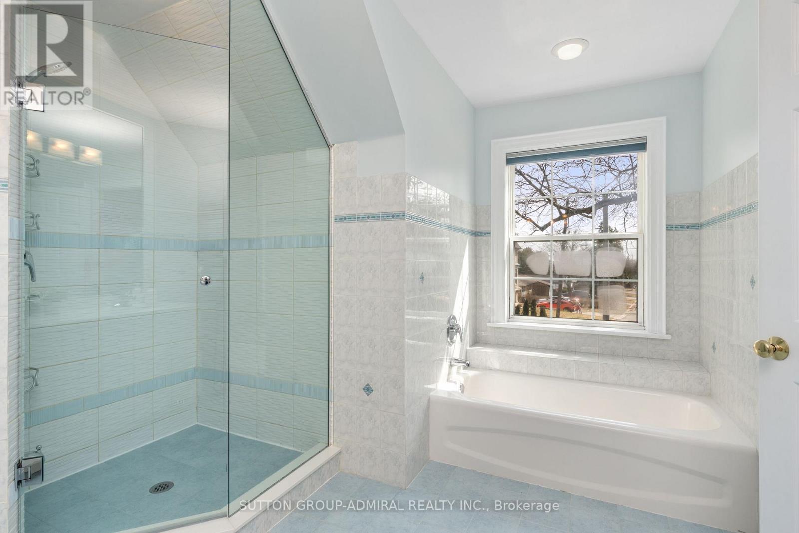 54 Starlight Crescent, Richmond Hill, Ontario  L4C 4X5 - Photo 37 - N12962792