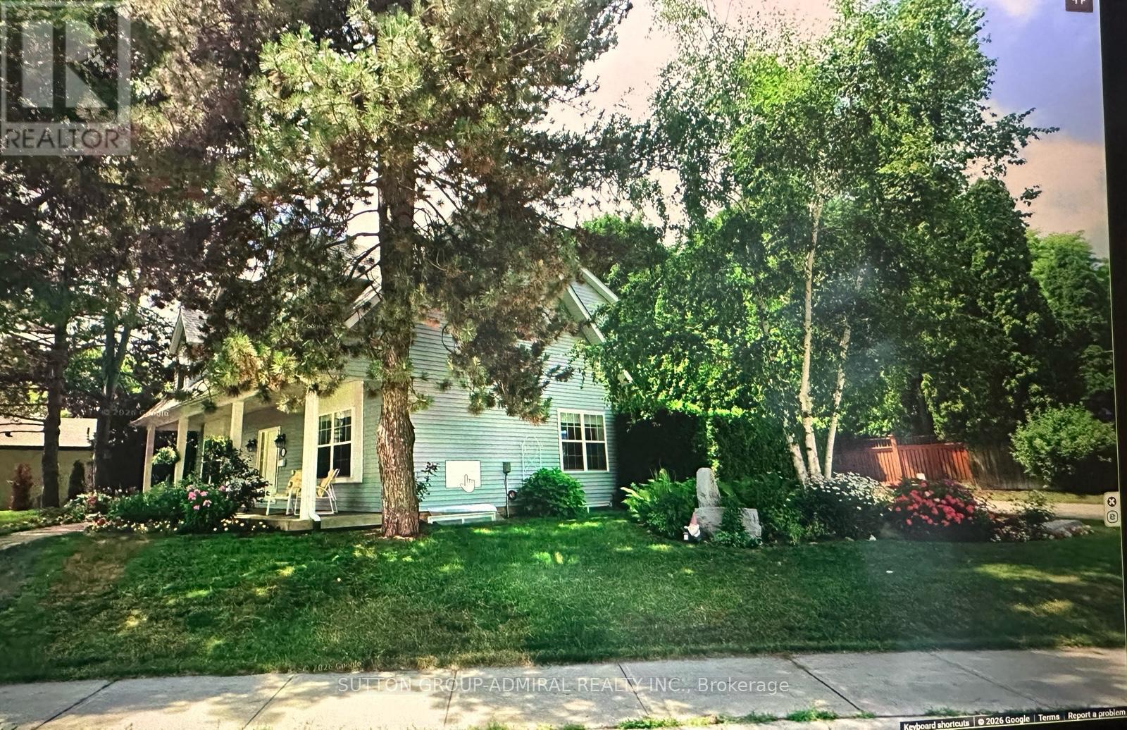 54 Starlight Crescent, Richmond Hill, Ontario  L4C 4X5 - Photo 4 - N12962792