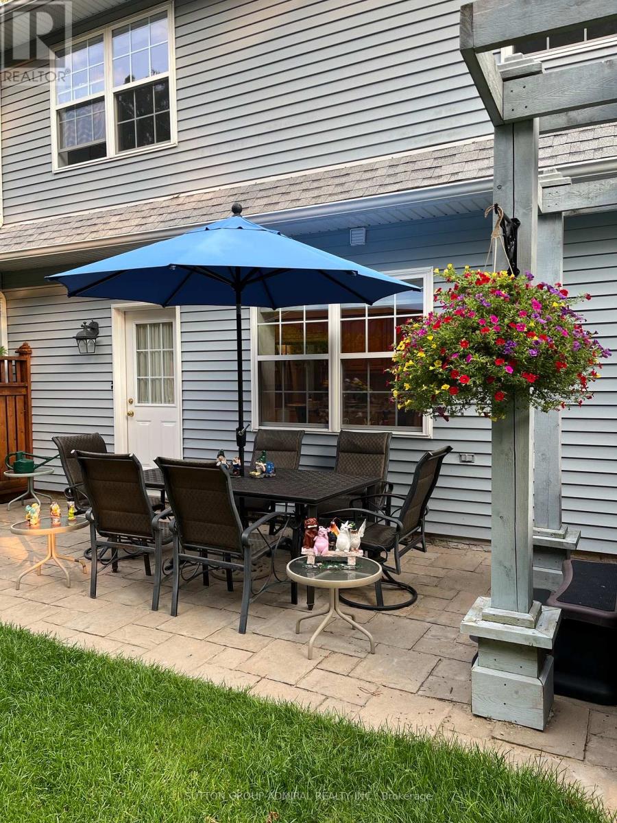 54 Starlight Crescent, Richmond Hill, Ontario  L4C 4X5 - Photo 44 - N12962792