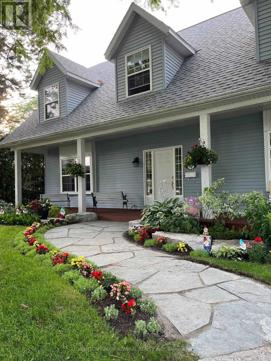 54 Starlight Crescent, Richmond Hill, Ontario  L4C 4X5 - Photo 5 - N12962792