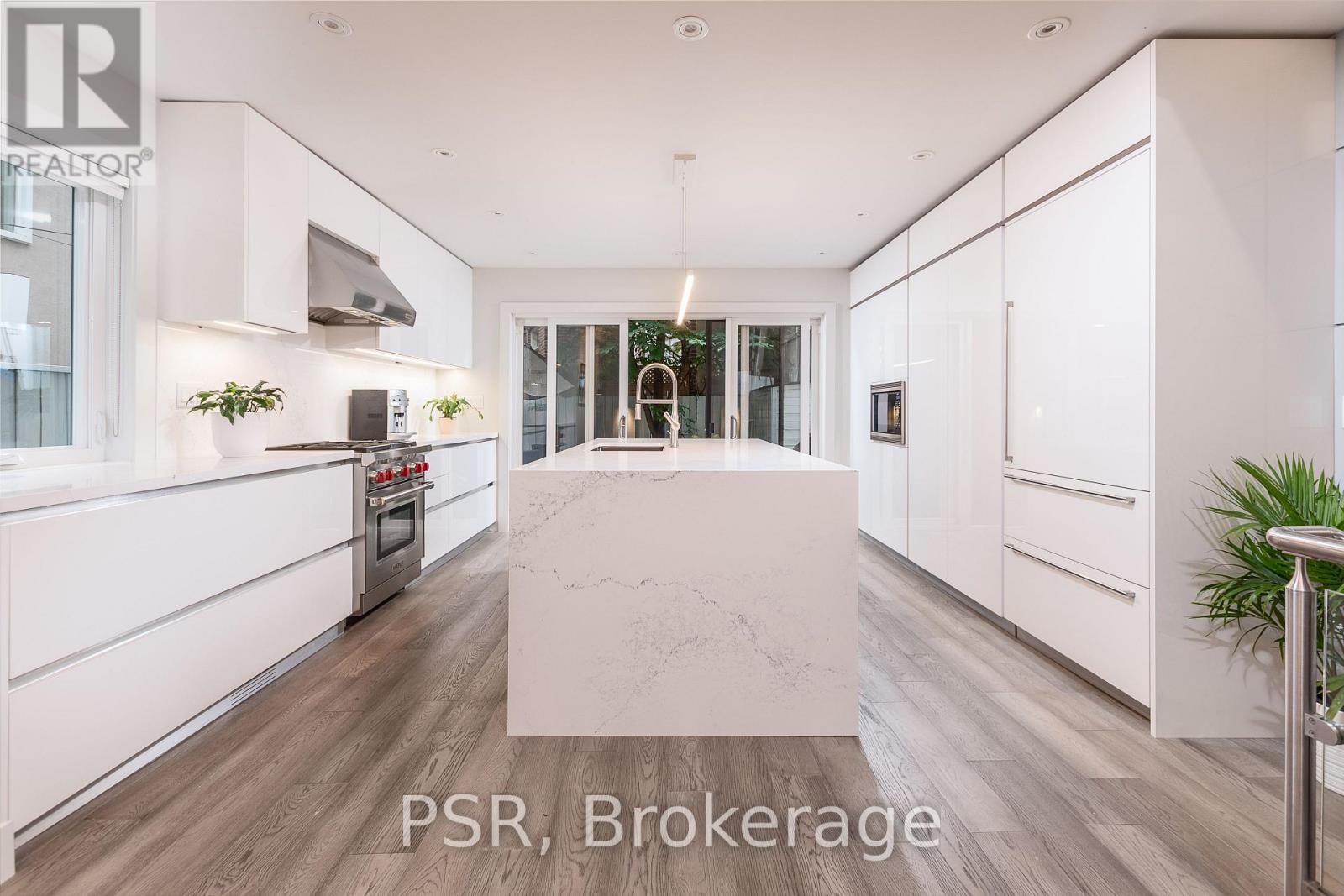 10 Bishop Street, Toronto, Ontario  M5R 1N2 - Photo 3 - C12999480