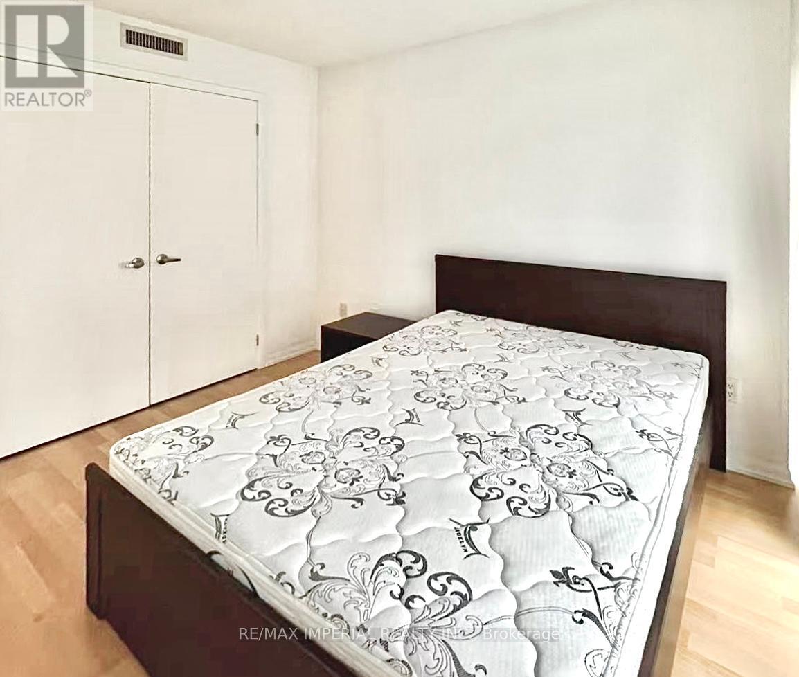 1006 - 38 Grenville Street, Toronto, Ontario  M4Y 1A5 - Photo 8 - C12999524