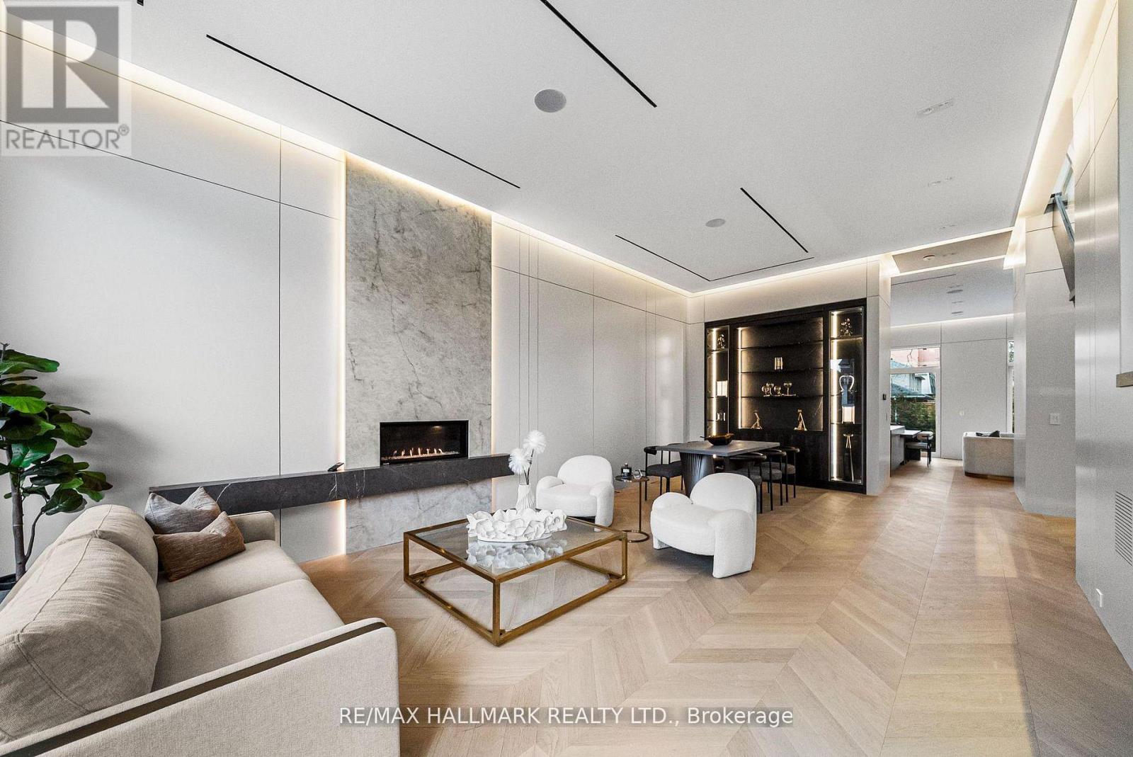 167 Parkhurst Boulevard, Toronto, Ontario  M4G 2E9 - Photo 3 - C12999538