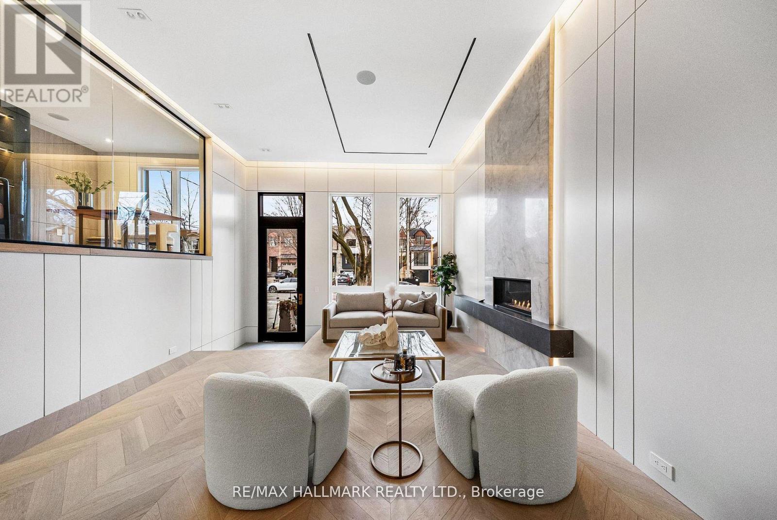 167 Parkhurst Boulevard, Toronto, Ontario  M4G 2E9 - Photo 4 - C12999538