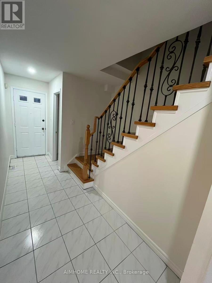 60 Plum Brook Crescent, Toronto, Ontario  M1S 3Z8 - Photo 3 - E12999520