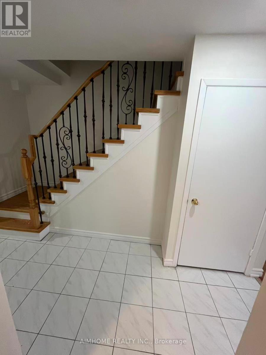 60 Plum Brook Crescent, Toronto, Ontario  M1S 3Z8 - Photo 4 - E12999520