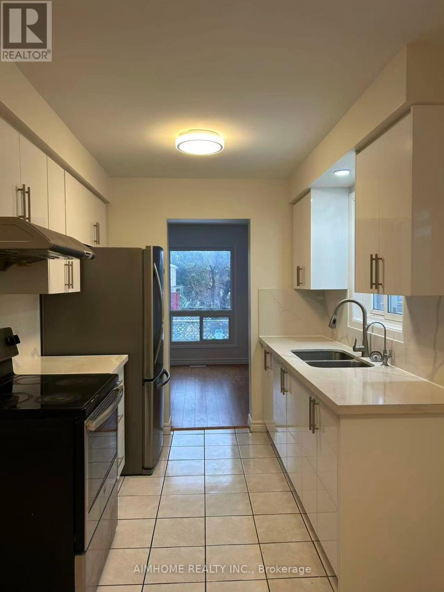 60 Plum Brook Crescent, Toronto, Ontario  M1S 3Z8 - Photo 7 - E12999520