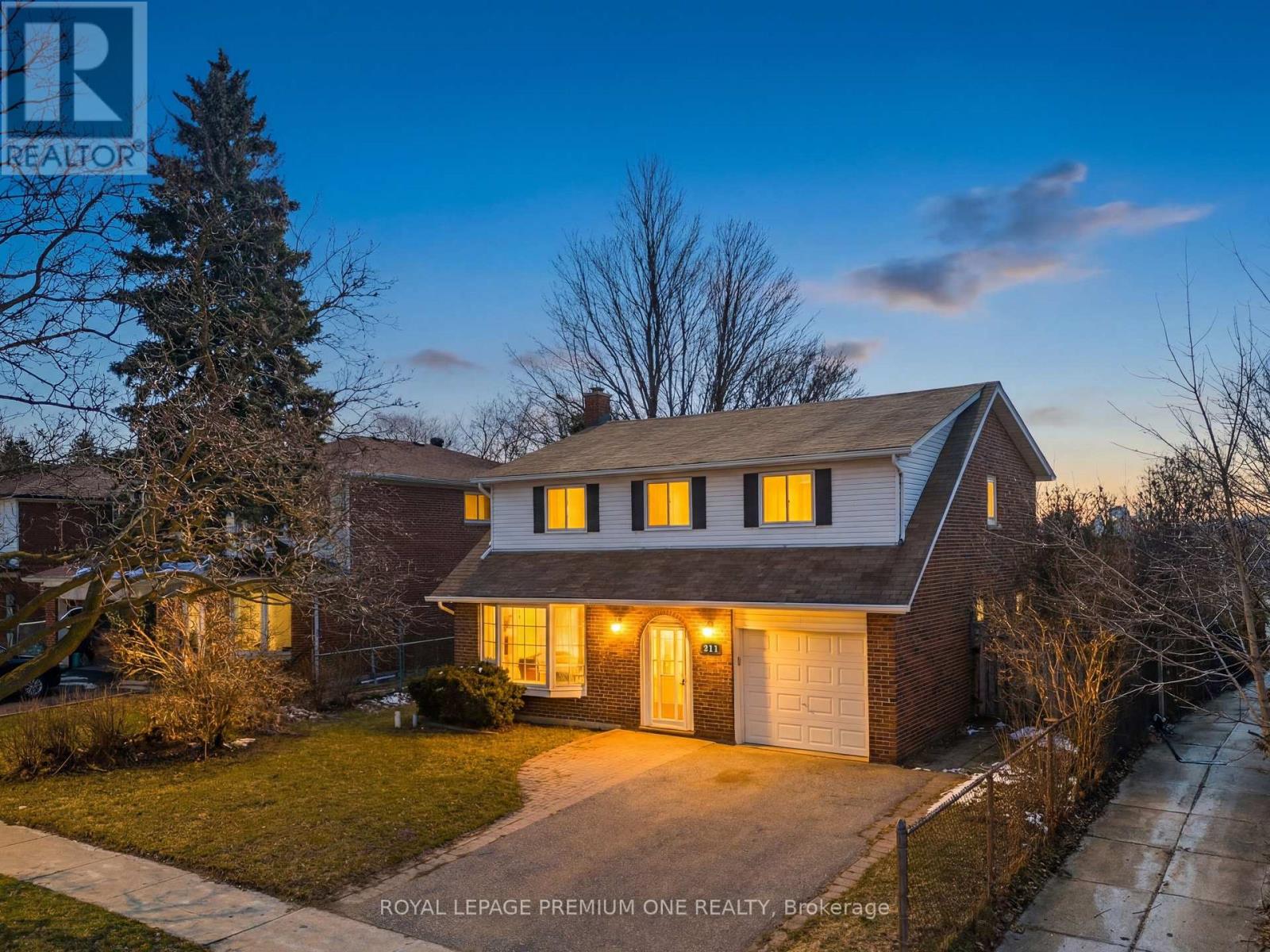 211 CHARTLAND BOULEVARD S, Toronto, Ontario