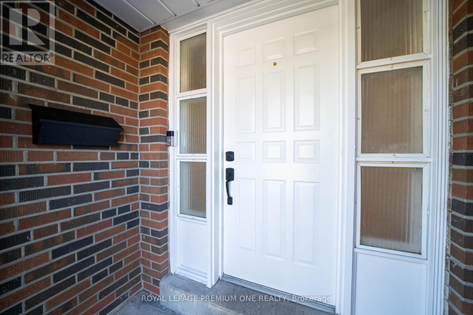 211 Chartland Boulevard S, Toronto, Ontario  M1S 2S4 - Photo 5 - E12999594