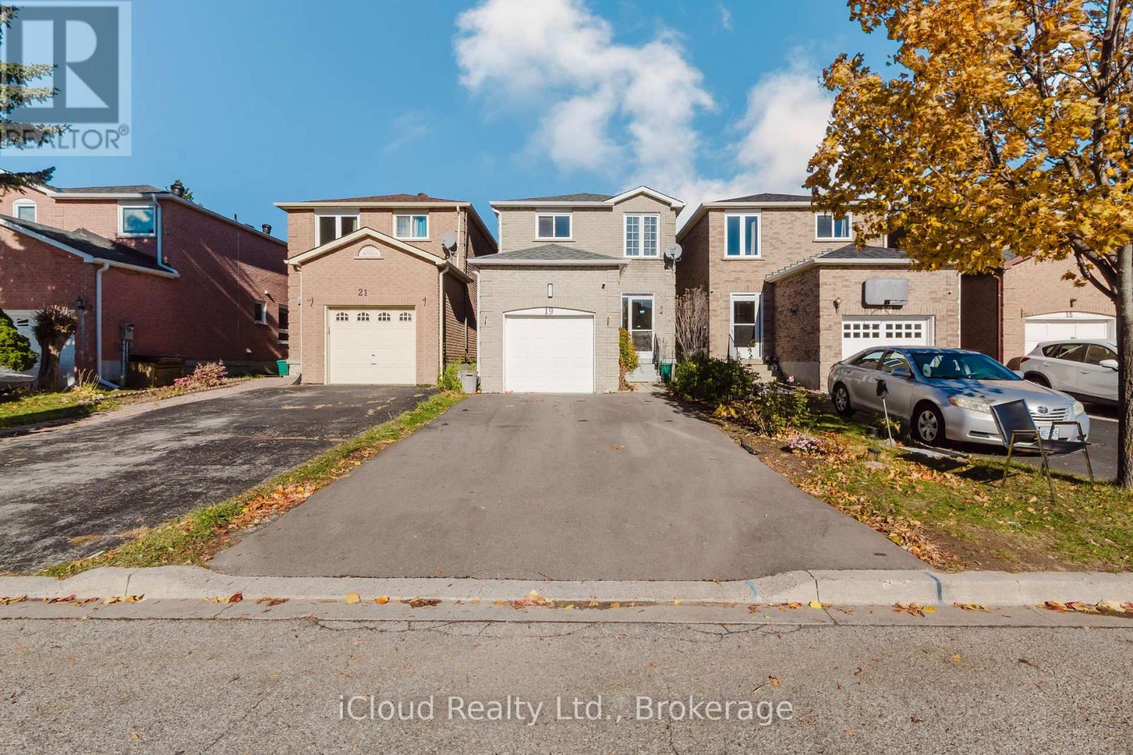 19 Goodwood Drive, Markham, Ontario  L3S 2K6 - Photo 2 - N12999496