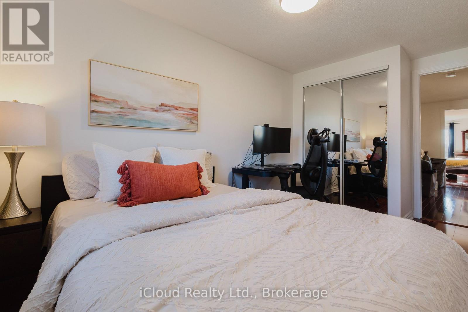 19 Goodwood Drive, Markham, Ontario  L3S 2K6 - Photo 22 - N12999496