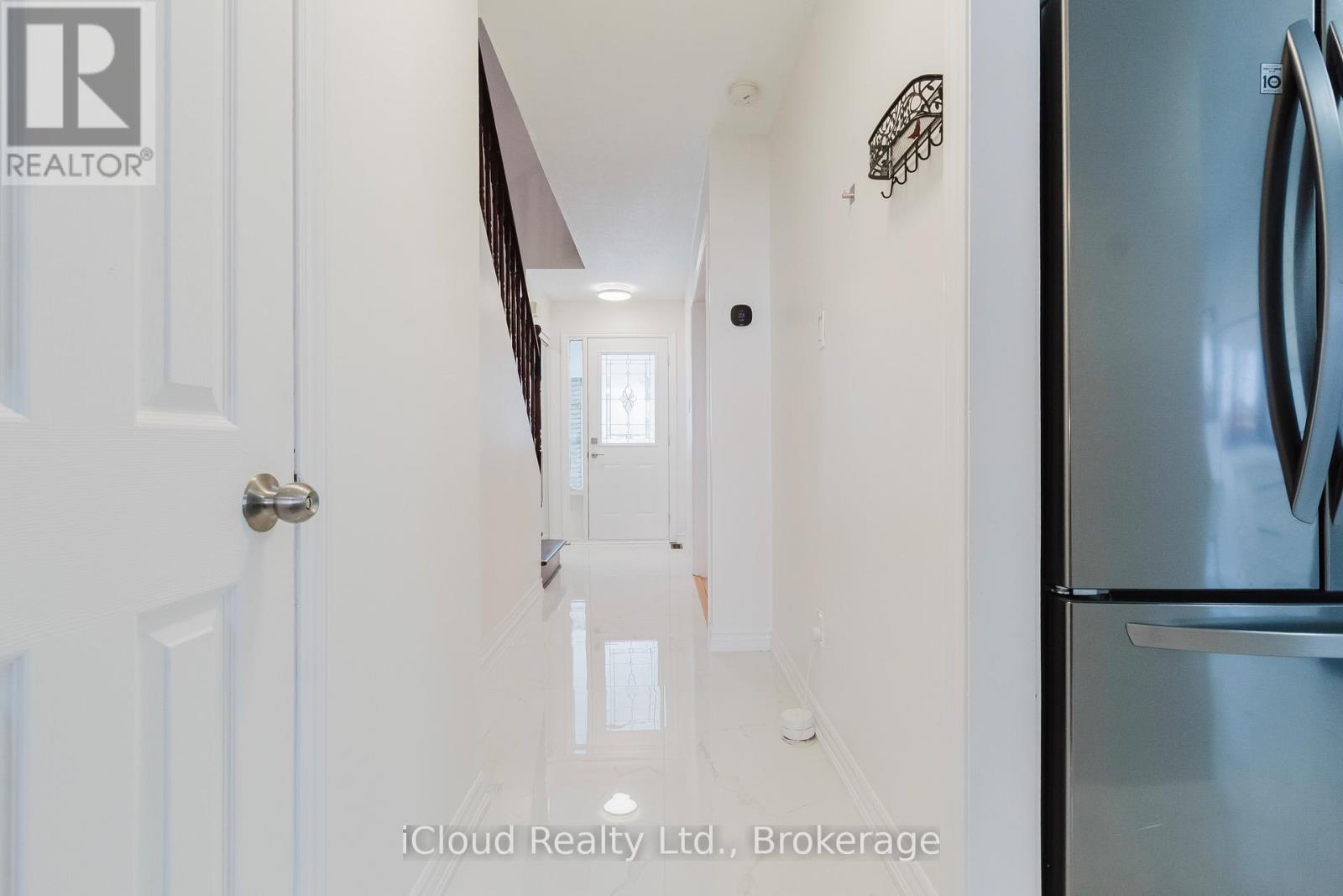 19 Goodwood Drive, Markham, Ontario  L3S 2K6 - Photo 8 - N12999496