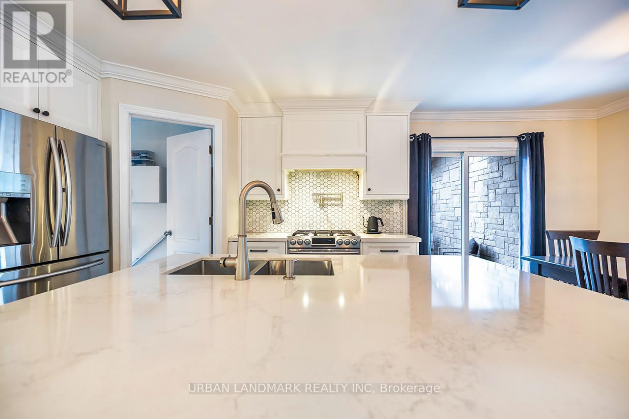 140 Riveredge Drive, Georgina, Ontario  L4P 2P3 - Photo 10 - N12999498