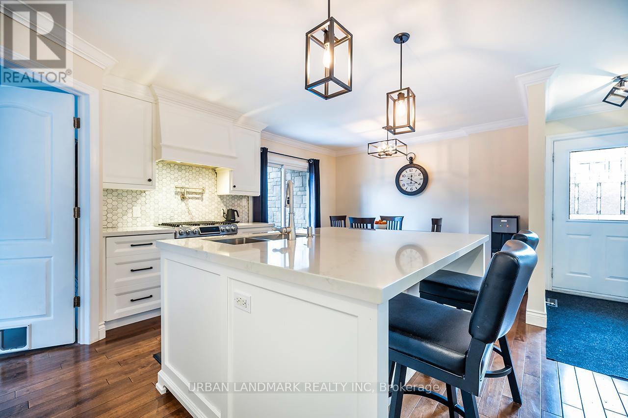 140 Riveredge Drive, Georgina, Ontario  L4P 2P3 - Photo 12 - N12999498