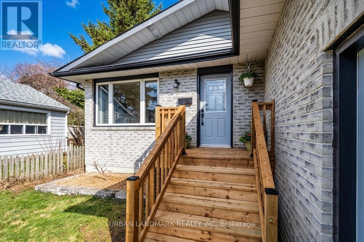 140 Riveredge Drive, Georgina, Ontario  L4P 2P3 - Photo 3 - N12999498