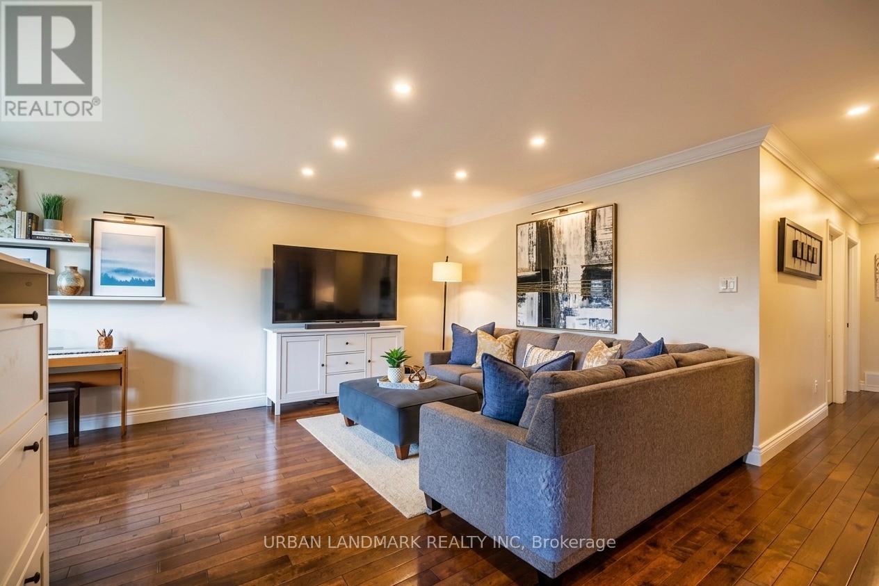 140 Riveredge Drive, Georgina, Ontario  L4P 2P3 - Photo 6 - N12999498