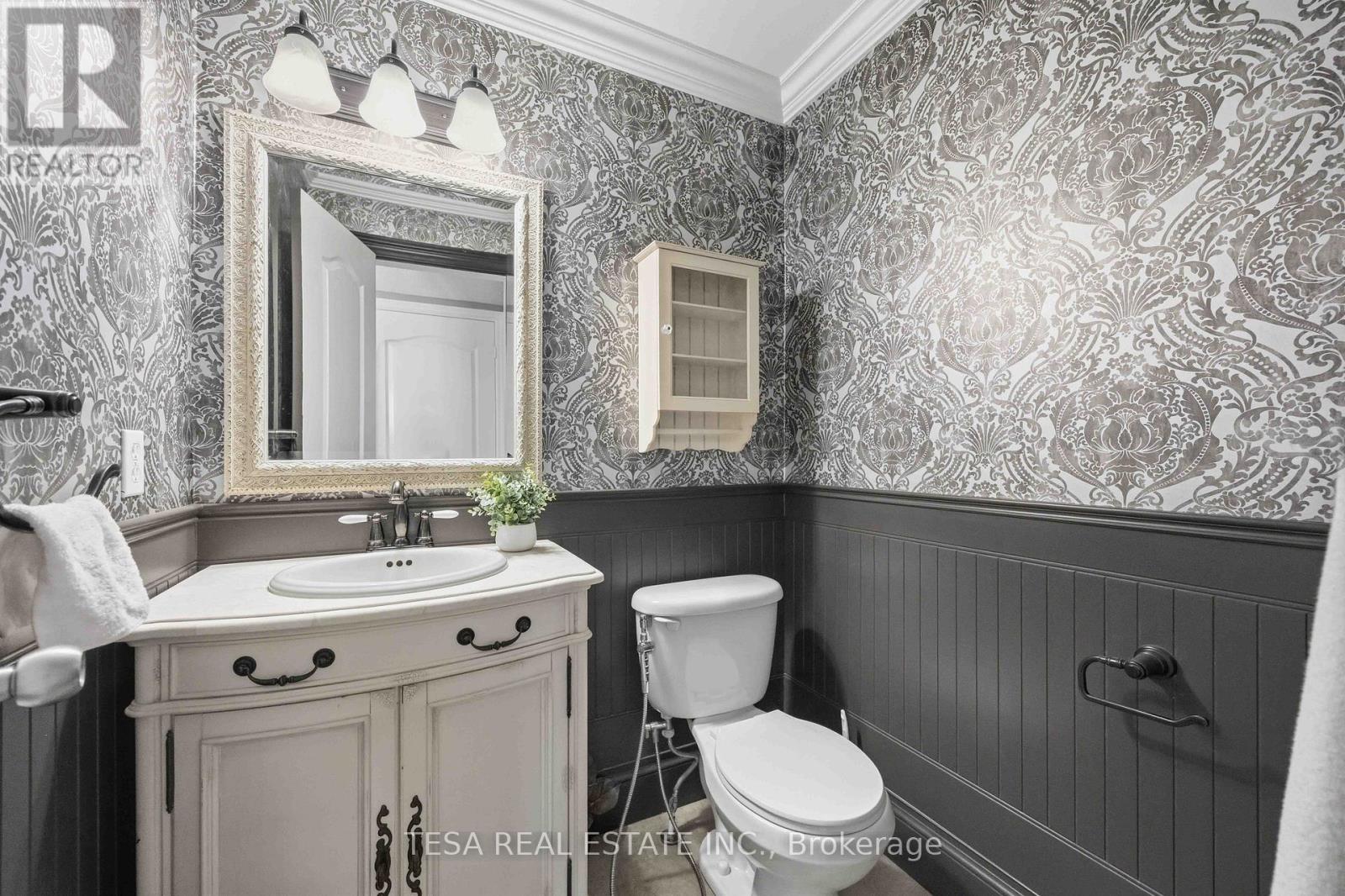 144 Aspenwood Drive, Newmarket, Ontario  L3X 2X6 - Photo 12 - N12999506