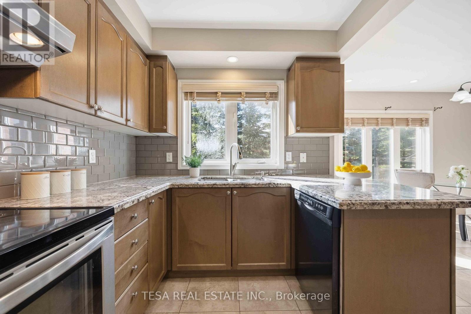 144 Aspenwood Drive, Newmarket, Ontario  L3X 2X6 - Photo 16 - N12999506