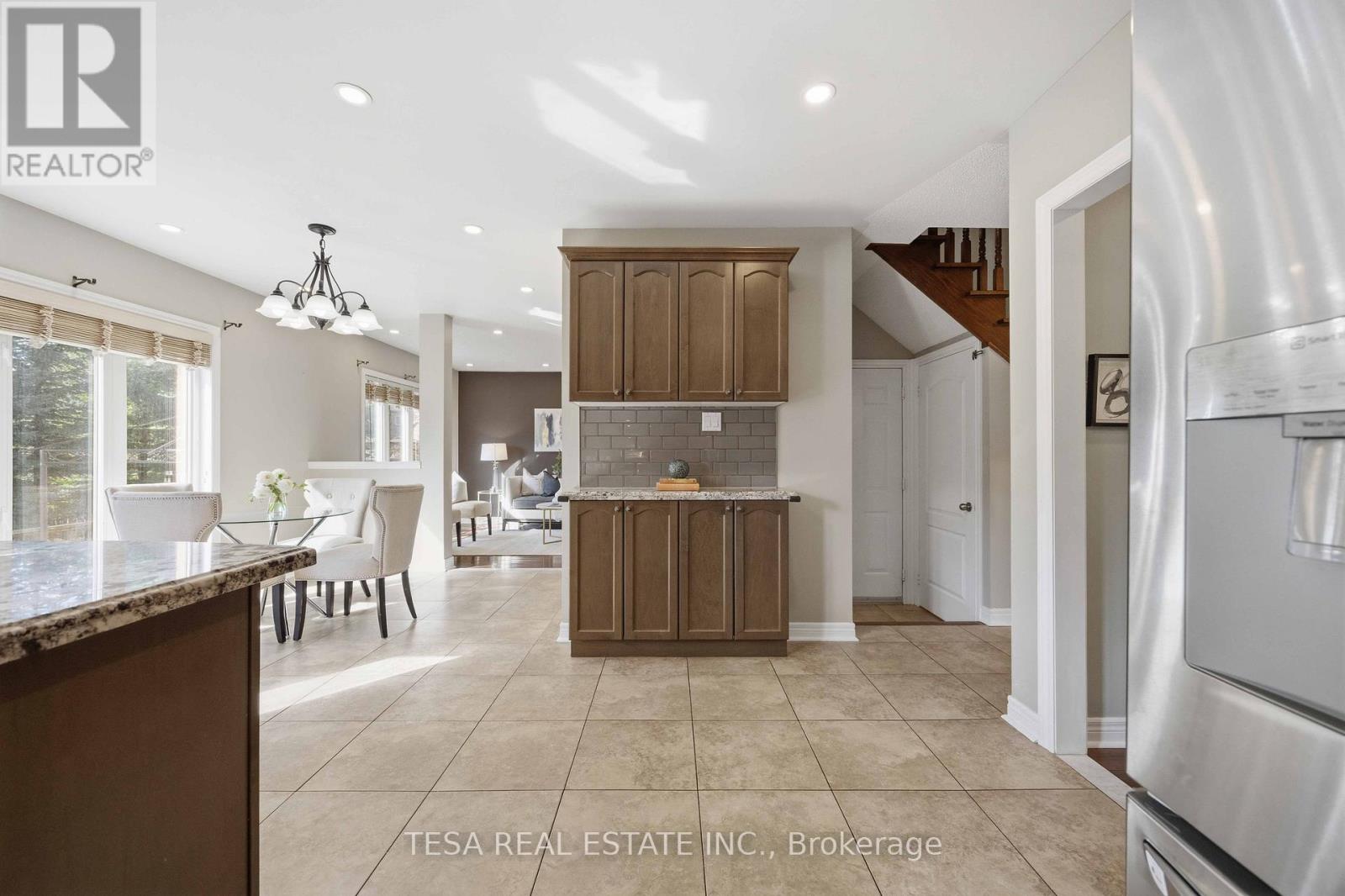 144 Aspenwood Drive, Newmarket, Ontario  L3X 2X6 - Photo 17 - N12999506