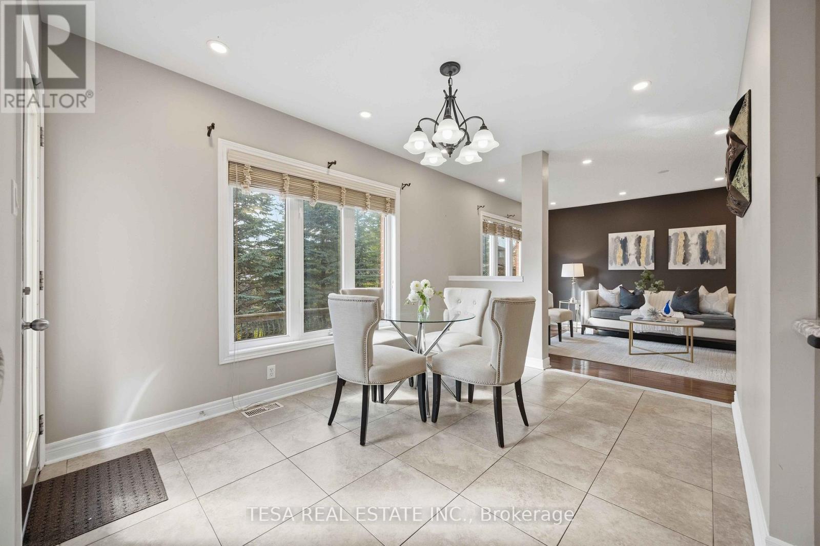 144 Aspenwood Drive, Newmarket, Ontario  L3X 2X6 - Photo 19 - N12999506