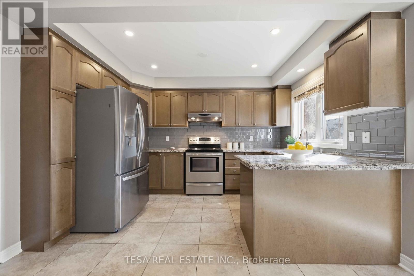 144 Aspenwood Drive, Newmarket, Ontario  L3X 2X6 - Photo 21 - N12999506