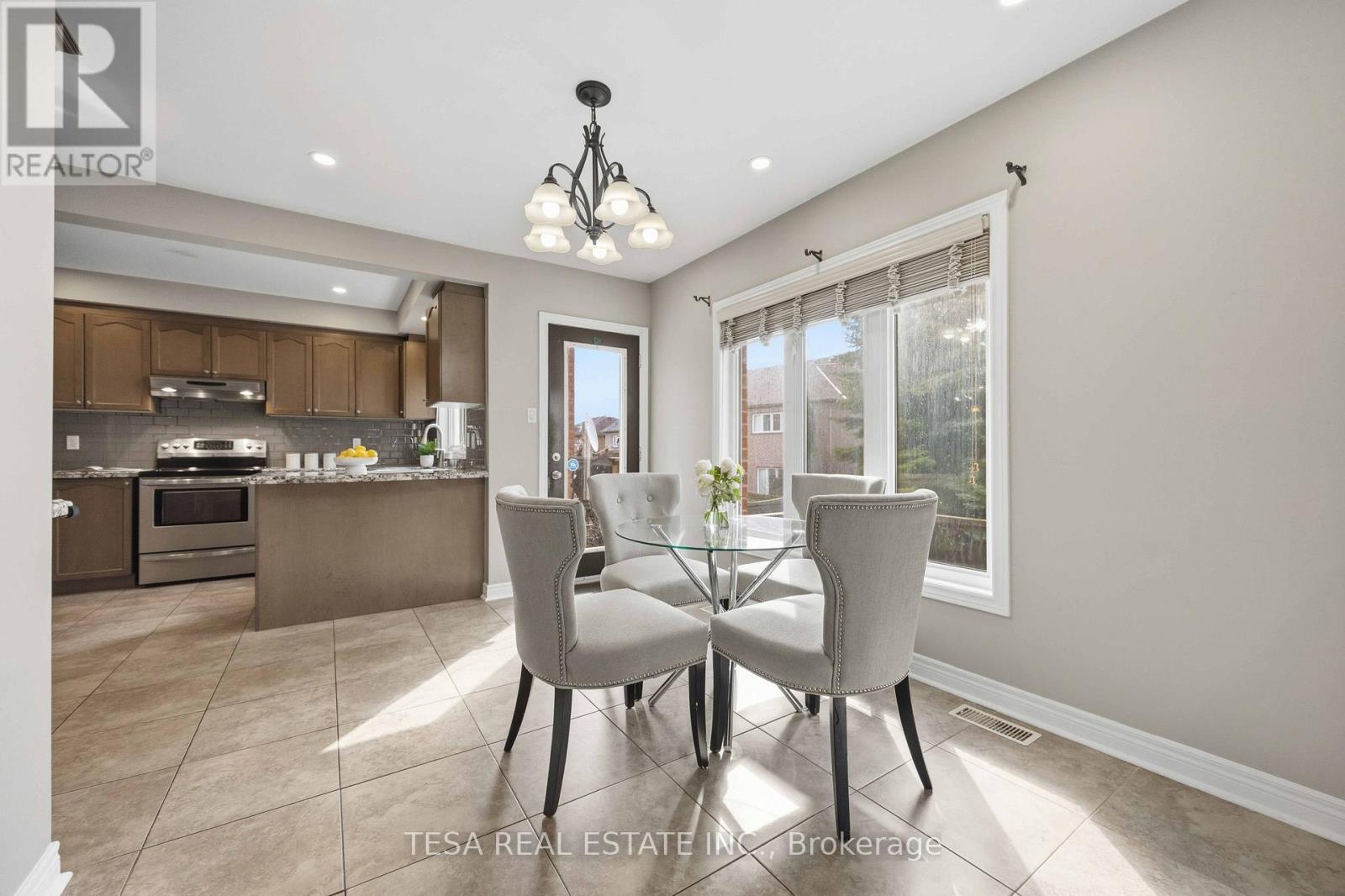 144 Aspenwood Drive, Newmarket, Ontario  L3X 2X6 - Photo 22 - N12999506