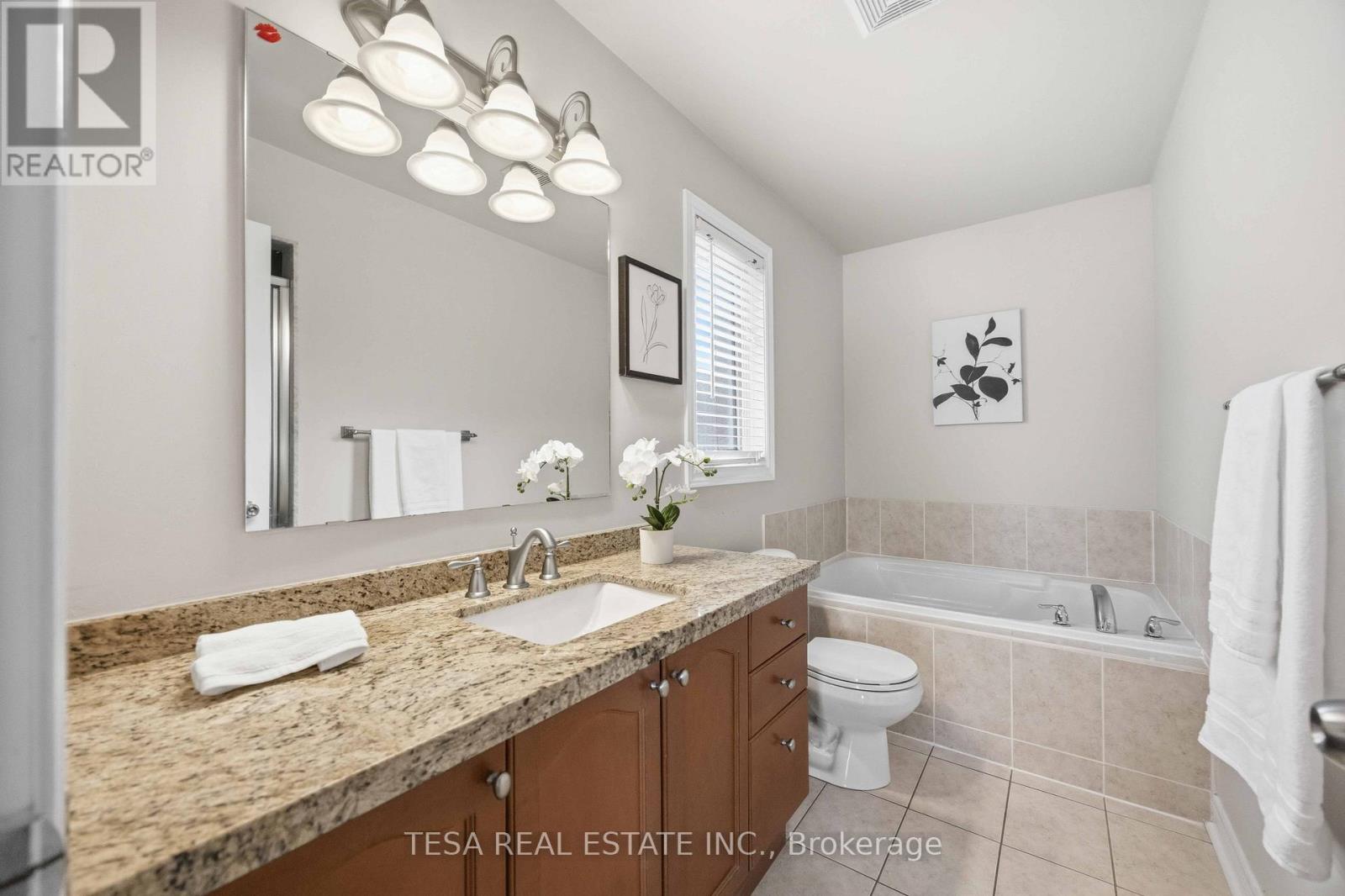 144 Aspenwood Drive, Newmarket, Ontario  L3X 2X6 - Photo 36 - N12999506