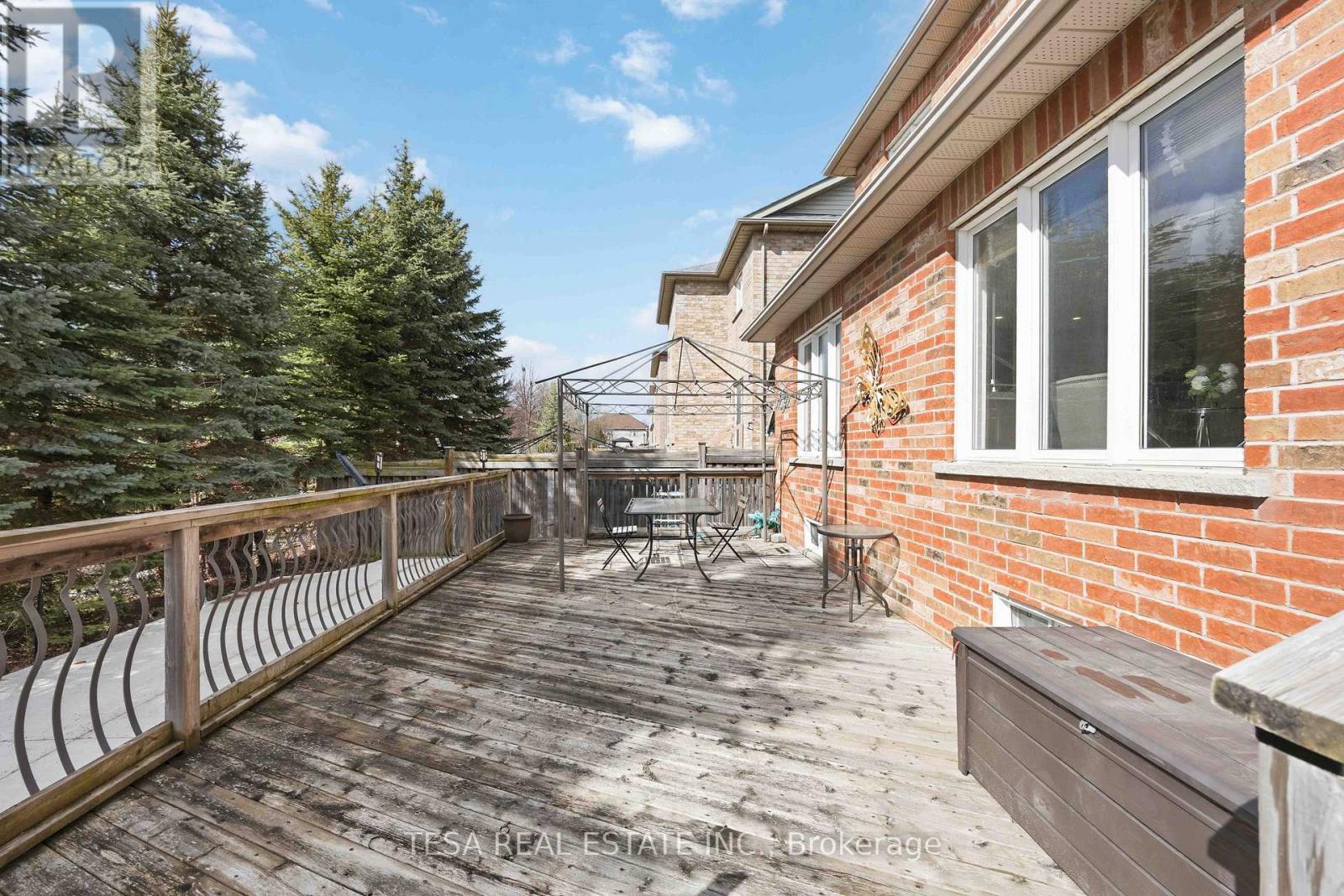 144 Aspenwood Drive, Newmarket, Ontario  L3X 2X6 - Photo 48 - N12999506