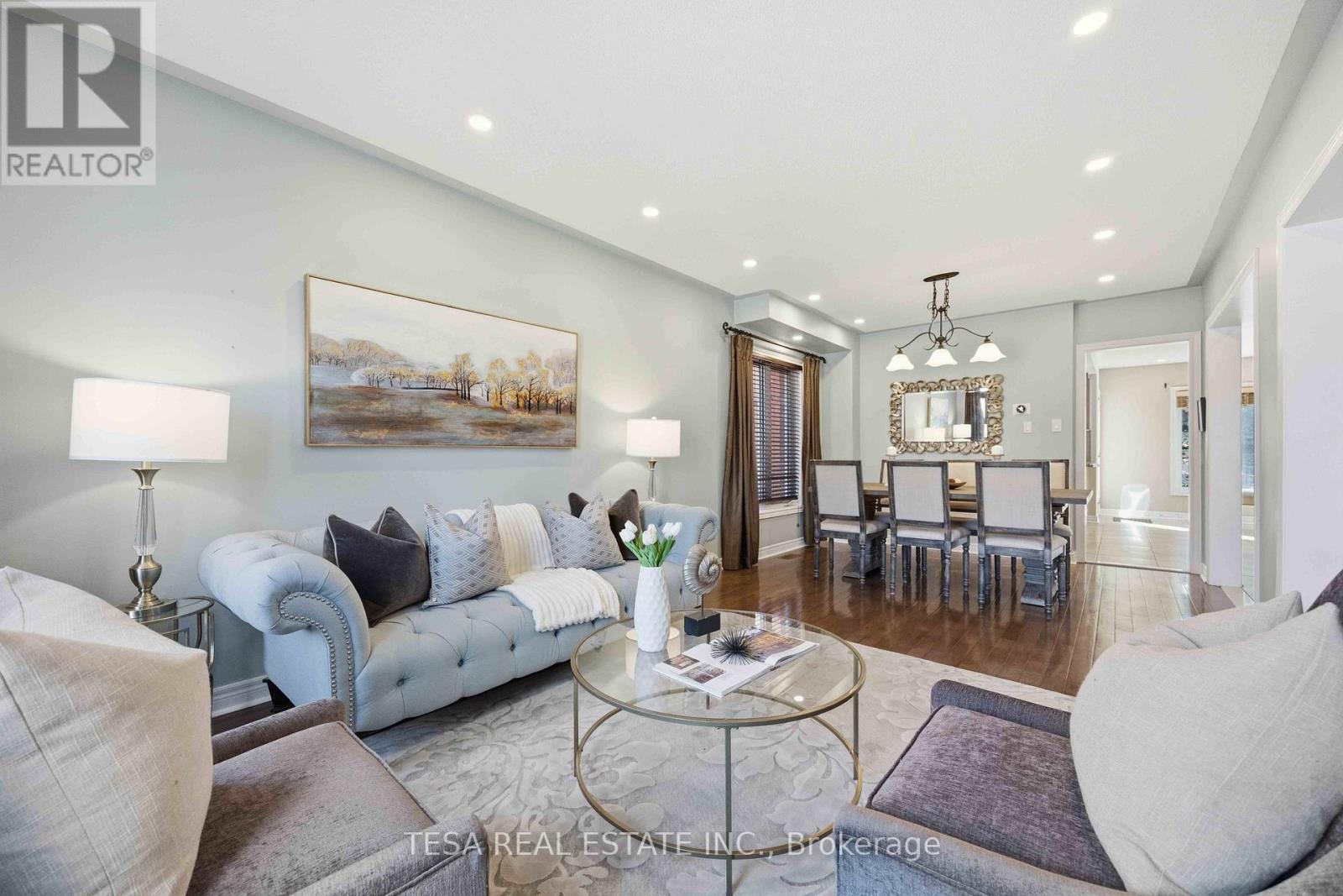 144 Aspenwood Drive, Newmarket, Ontario  L3X 2X6 - Photo 5 - N12999506