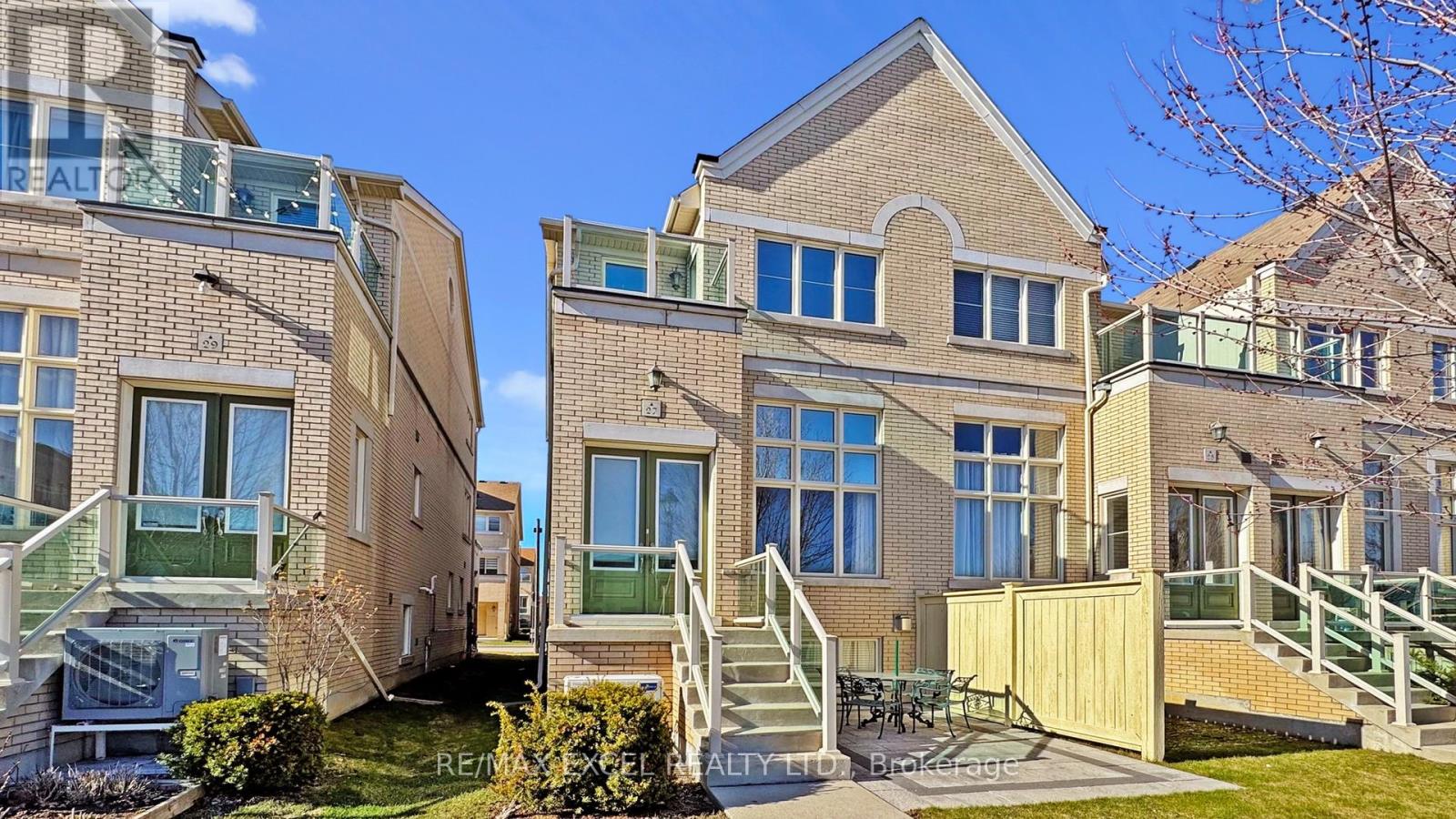 27 Maytime Way, Markham, Ontario  L6C 0N5 - Photo 2 - N12999512