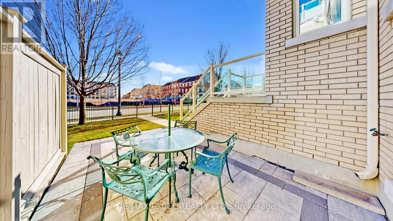 27 Maytime Way, Markham, Ontario  L6C 0N5 - Photo 3 - N12999512