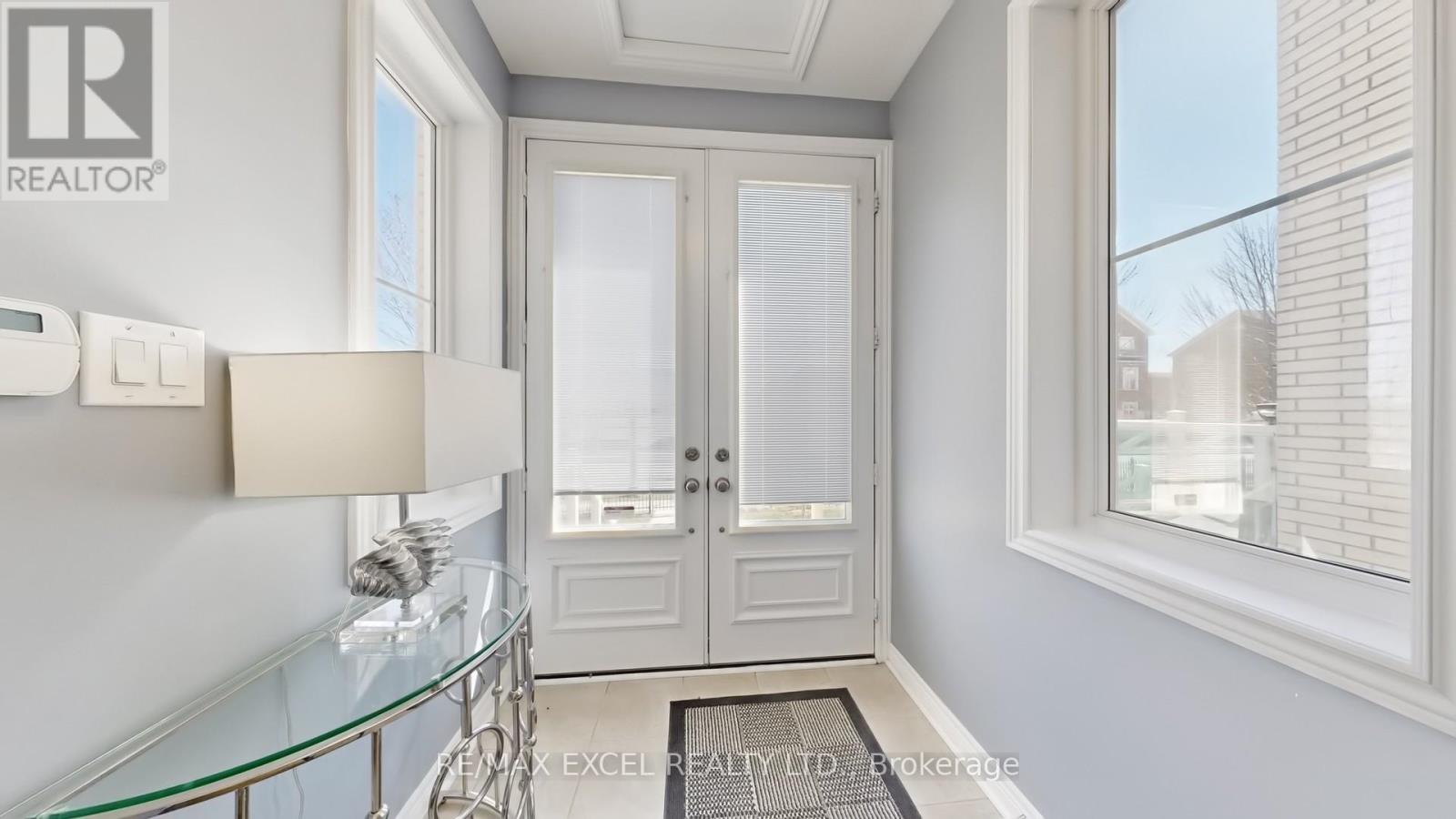 27 Maytime Way, Markham, Ontario  L6C 0N5 - Photo 4 - N12999512