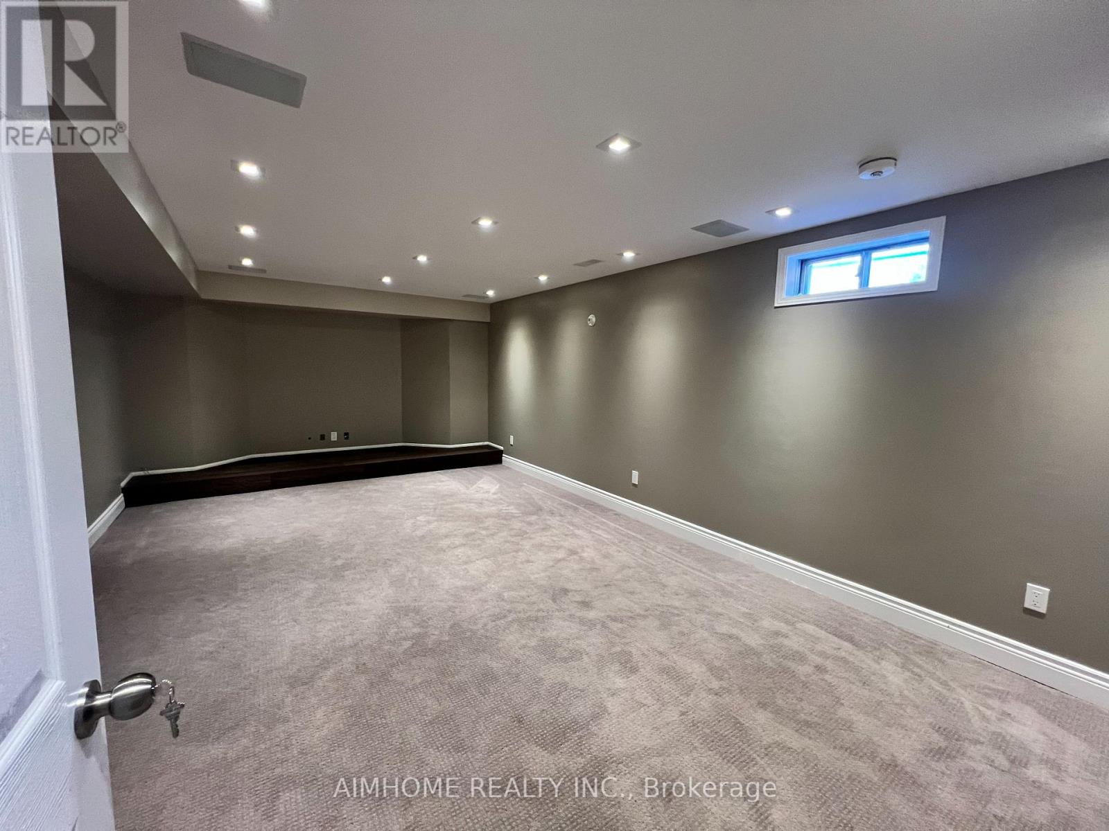 298 Binns (Lower Unit) Avenue, Newmarket, Ontario  L3X 1T6 - Photo 7 - N12999558