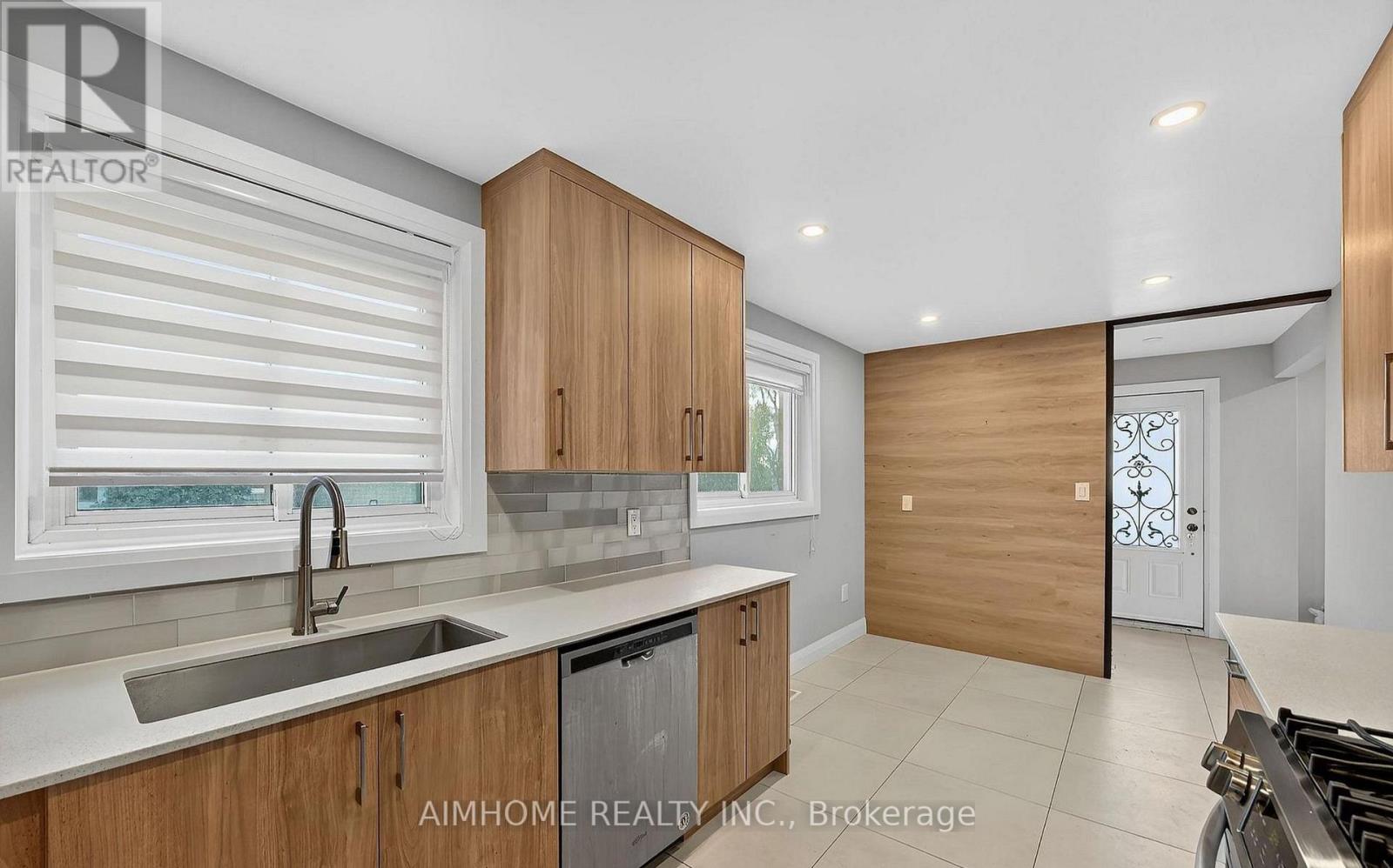 764 Botany Hill (Main) Crescent, Newmarket, Ontario  L3Y 3A8 - Photo 9 - N12999560