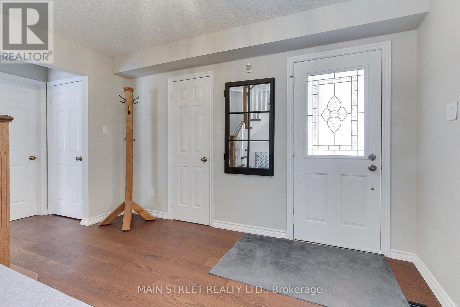 369 Harewood Boulevard, Newmarket, Ontario  L3Y 6S5 - Photo 3 - N12999630