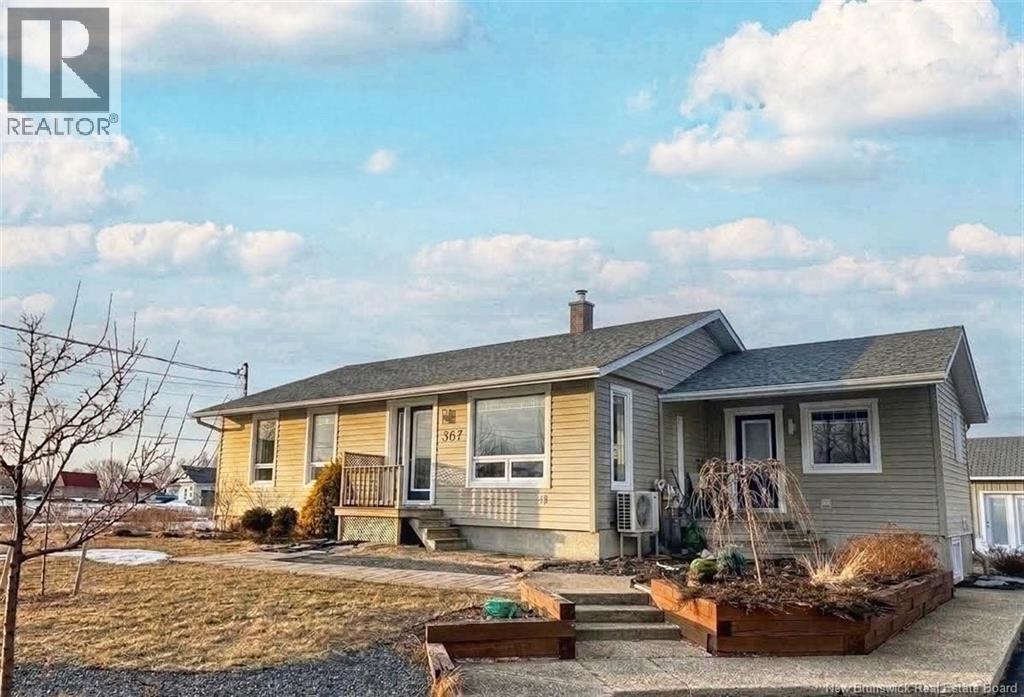 367 Rue De L'Île, Caraquet, New Brunswick  E1W 1B4 - Photo 1 - NB137202